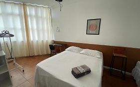 Quarto privado a 160 metros da Praia do Farol da barra l